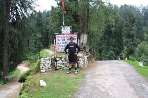 The narrow straight road at Narkanda trifurcates to climb Hatu Peak while the left one slopes to reach Kotgarh, Thanadhar and the jeepable one on the right goes up to Rohru via village Khadrala.