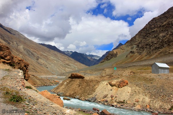 The confluence of Bhaga River and Panchi Nala and the hut 