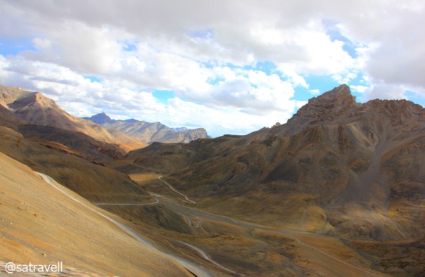 Landscape between NakeeLa and Lachalung La