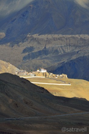 View towards Lamayuru captured en-route to Fotu La