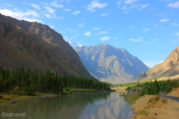 The road to Padum branches off the NH 1D on the left bank of the Suru
