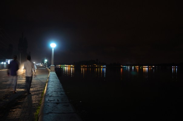 Evening stroll by the Dal Lake