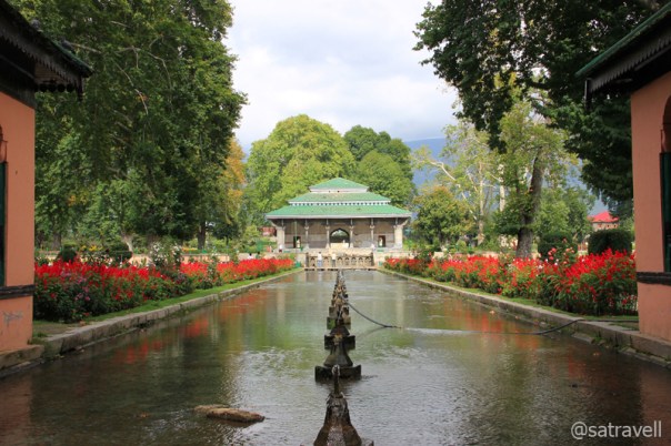 The Shah Nahar leading to the central and the main pavilion of the Shalimar Bagh