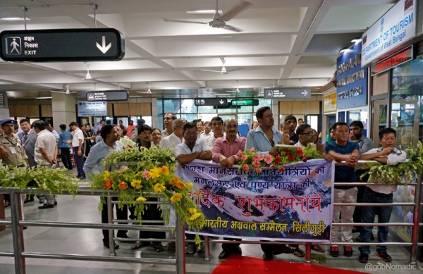 The local traders and businessmen at the airport to welcome the Yatris