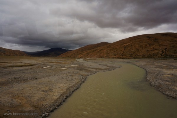 Icy stream before Mayum La