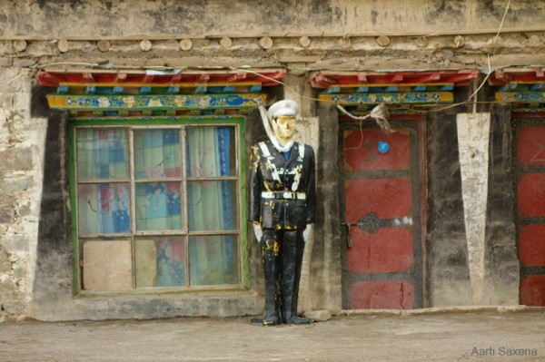 Statue of poiliceman