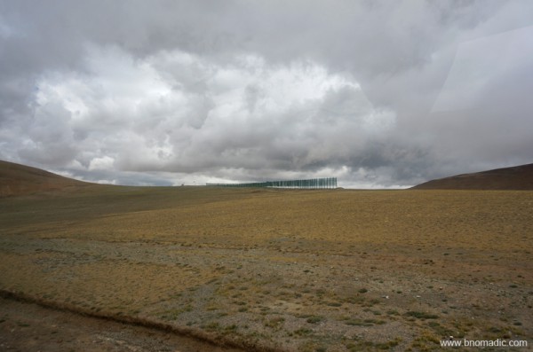 Approaching the Mayum La