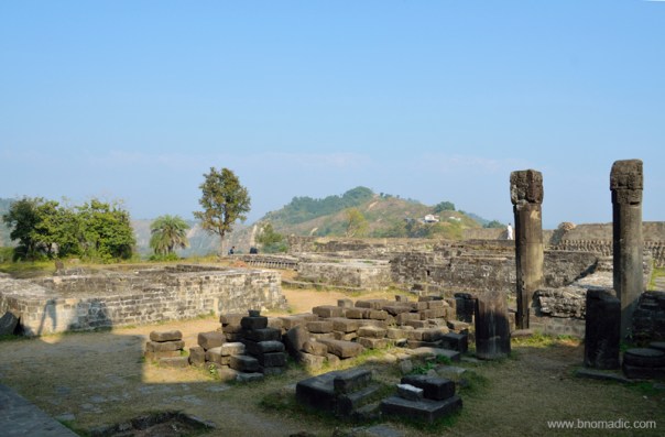 Among the abundant traces of structures nearby, a stone-lined well and the shapes of some multi-roomed structures along with some freestanding pillars could be spotted.