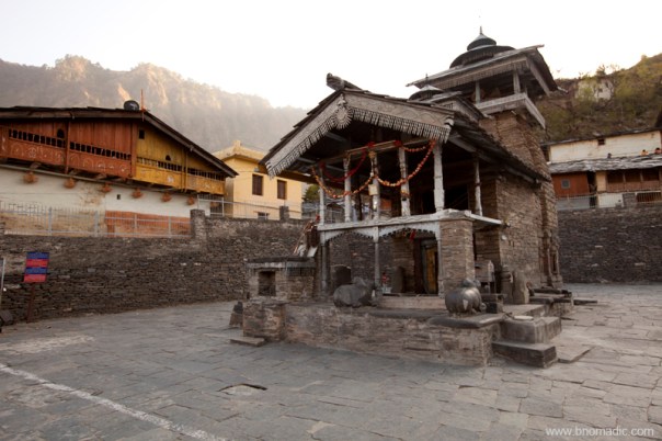 Lakhamandal gets its name from the two words: lakha meaning "many" and mandals meaning "temples" or "lingam".